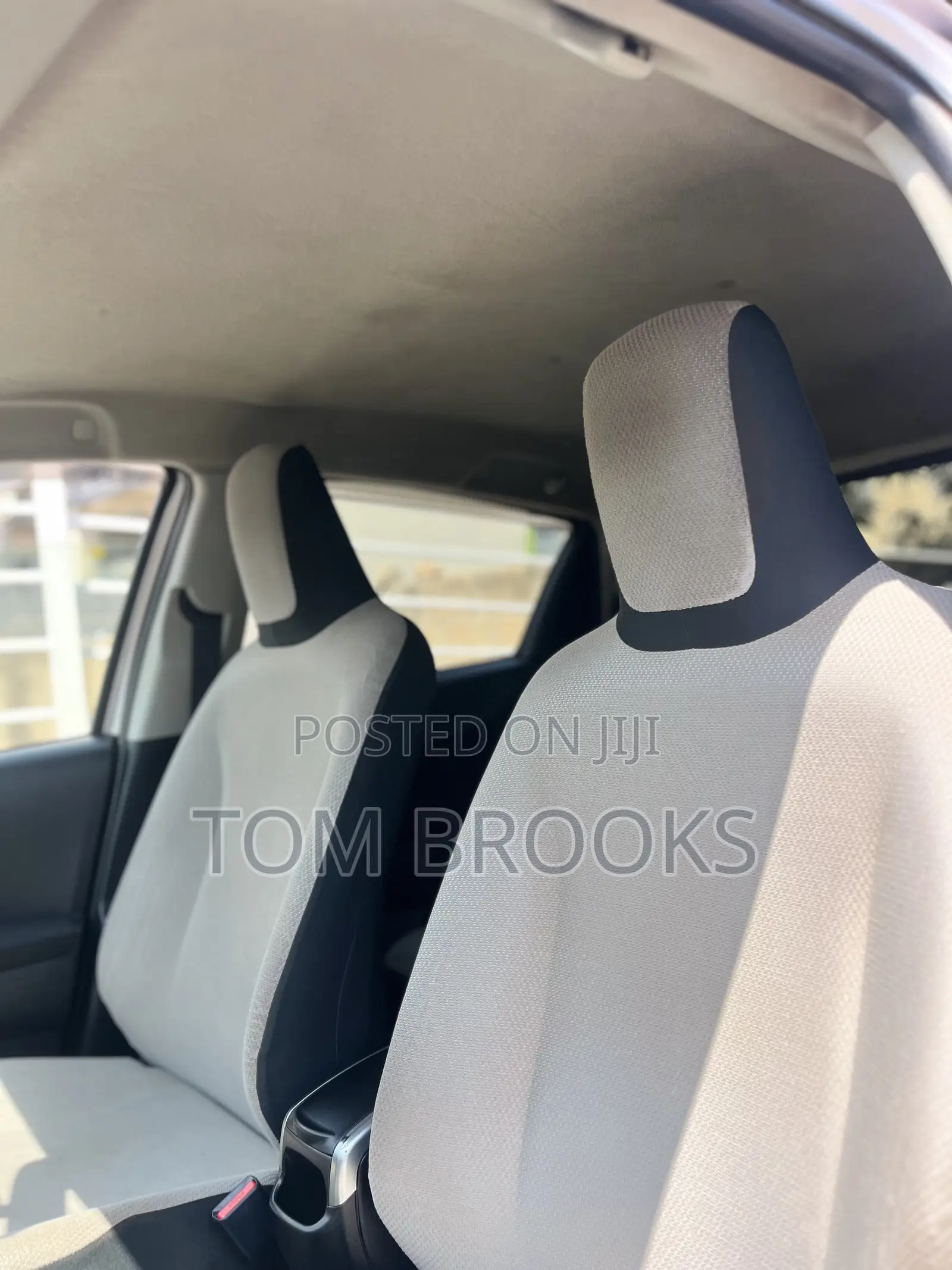 Toyota Vitz 2013 Silver