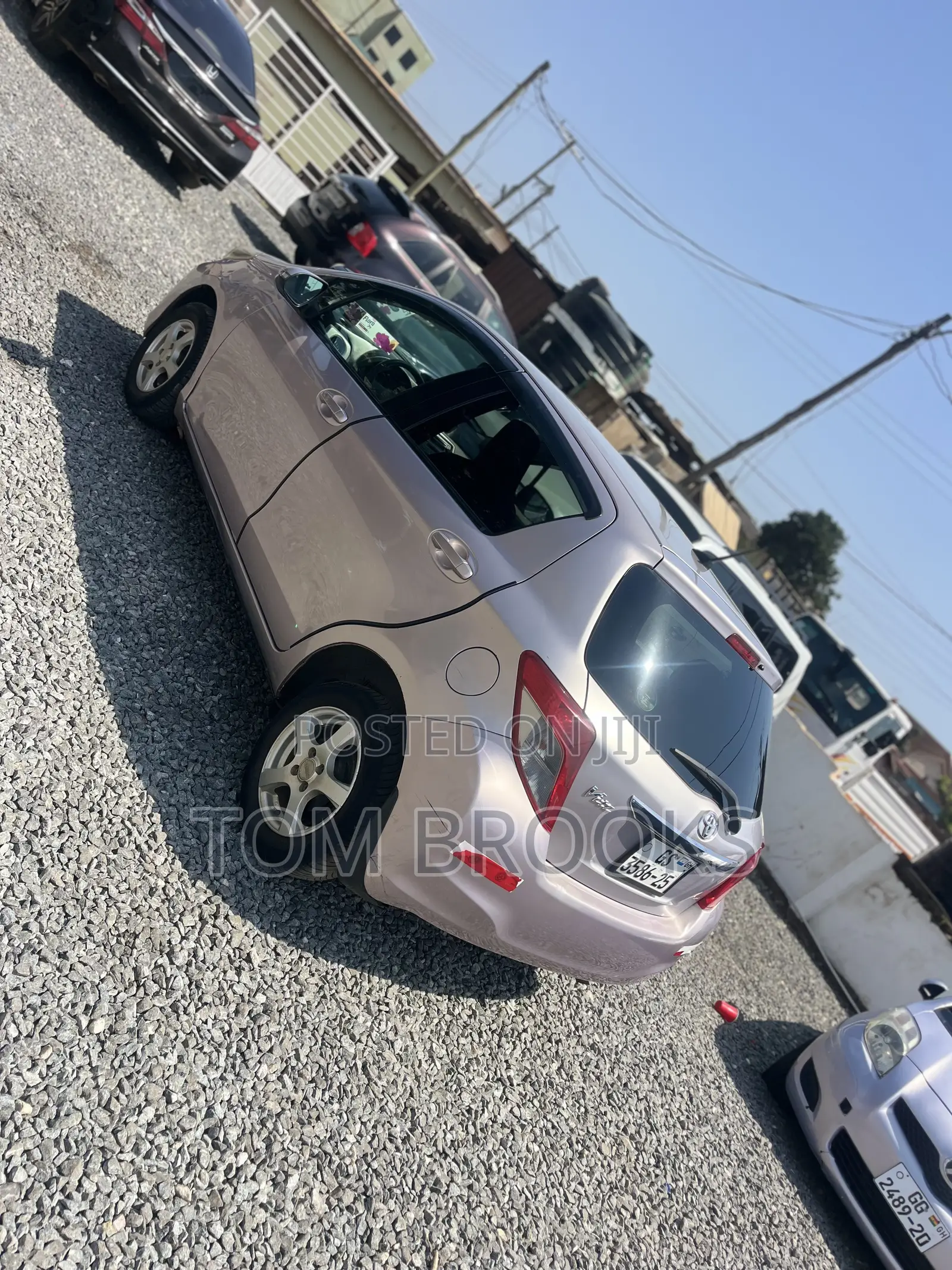 Toyota Vitz 2013 Silver