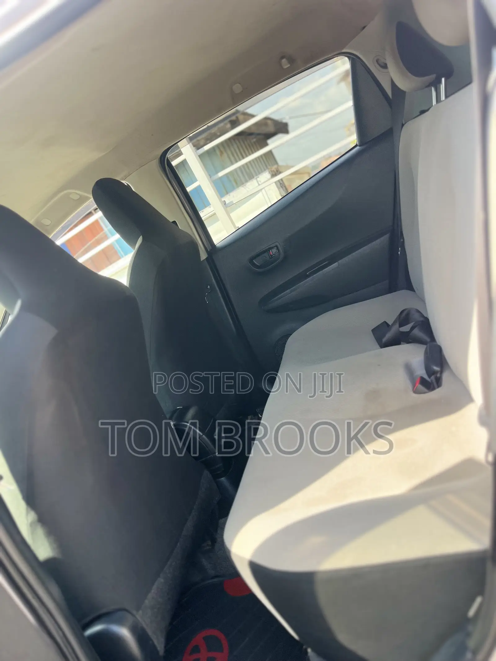 Toyota Vitz 2013 Silver