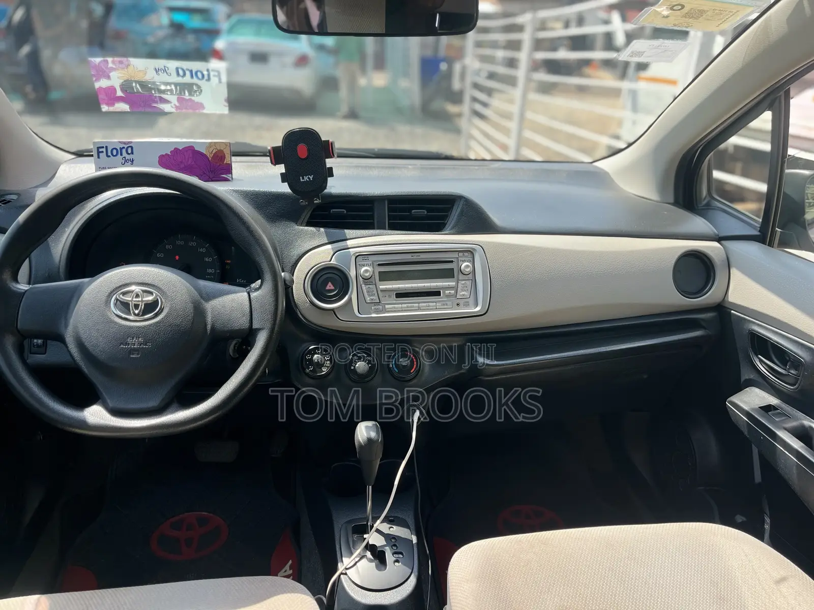 Toyota Vitz 2013 Silver
