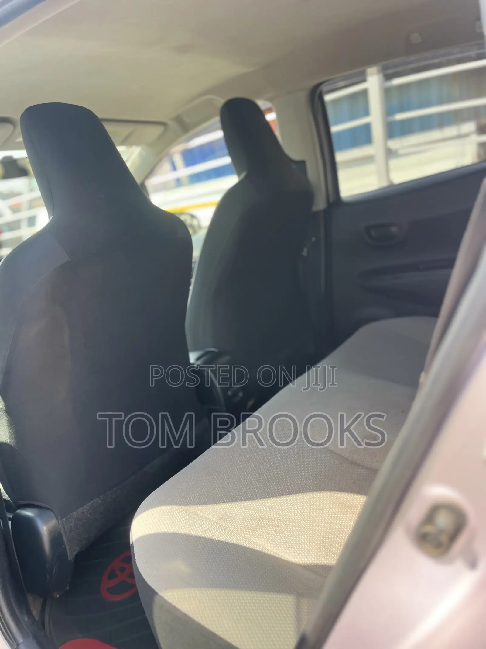 Toyota Vitz 2013 Silver