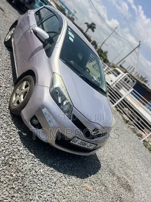 Toyota Vitz 2013 Silver