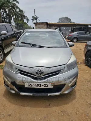Toyota Yaris 2012 Gray