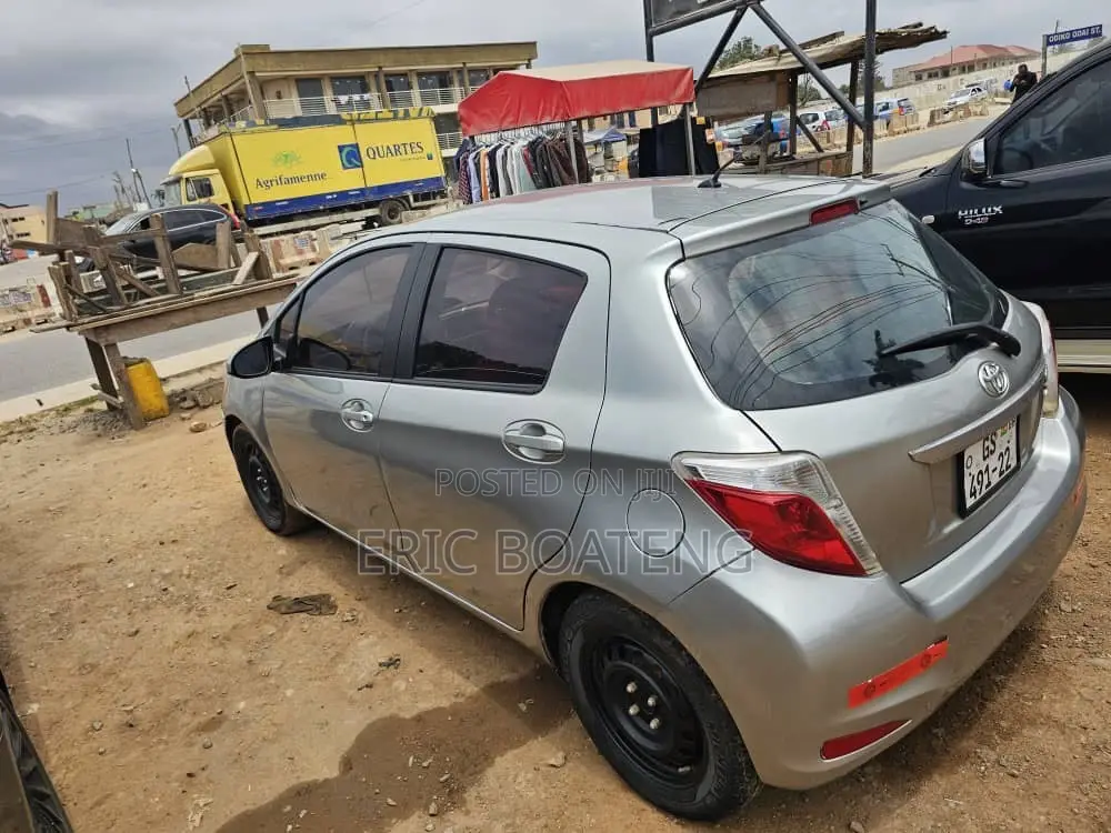 Toyota Yaris 2012 Gray