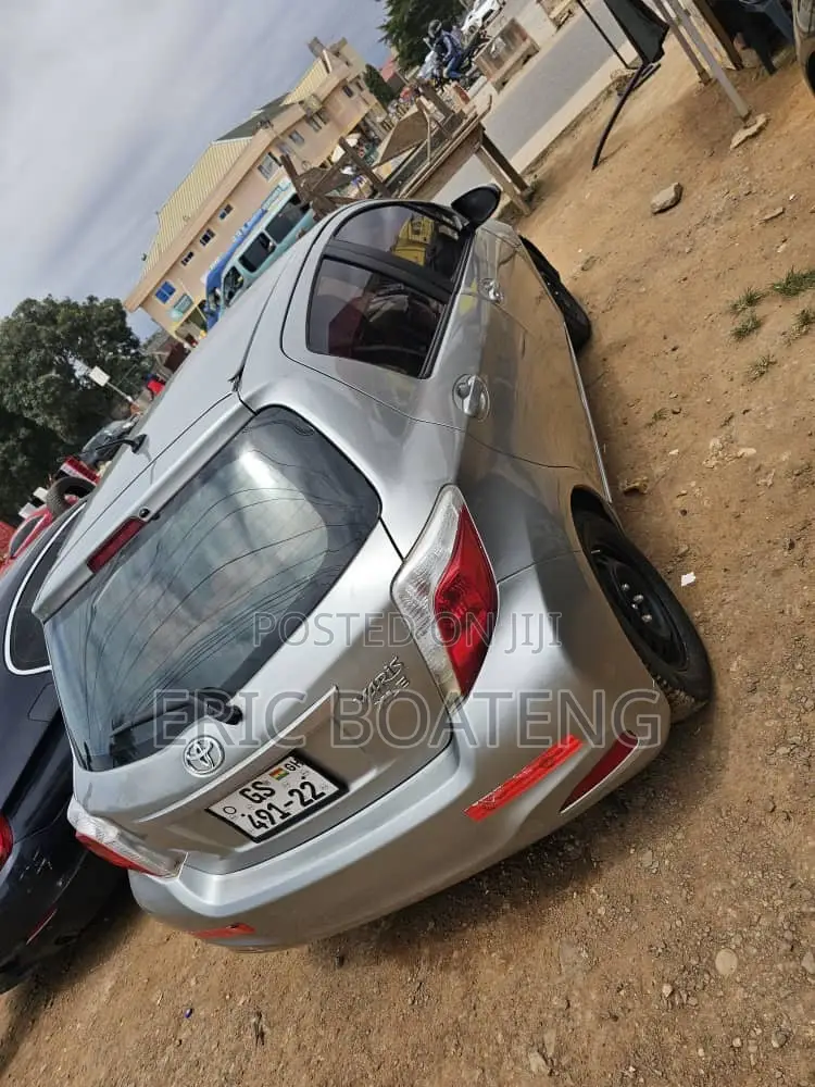 Toyota Yaris 2012 Gray