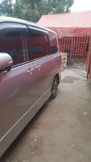 Toyota Voxy 2013 White