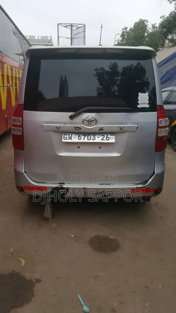 Toyota Voxy 2013 White