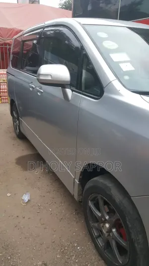 Toyota Voxy 2013 White