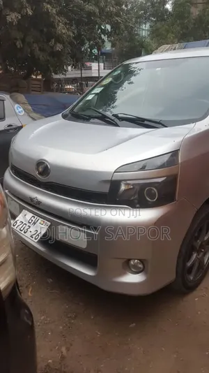 Toyota Voxy 2013 White