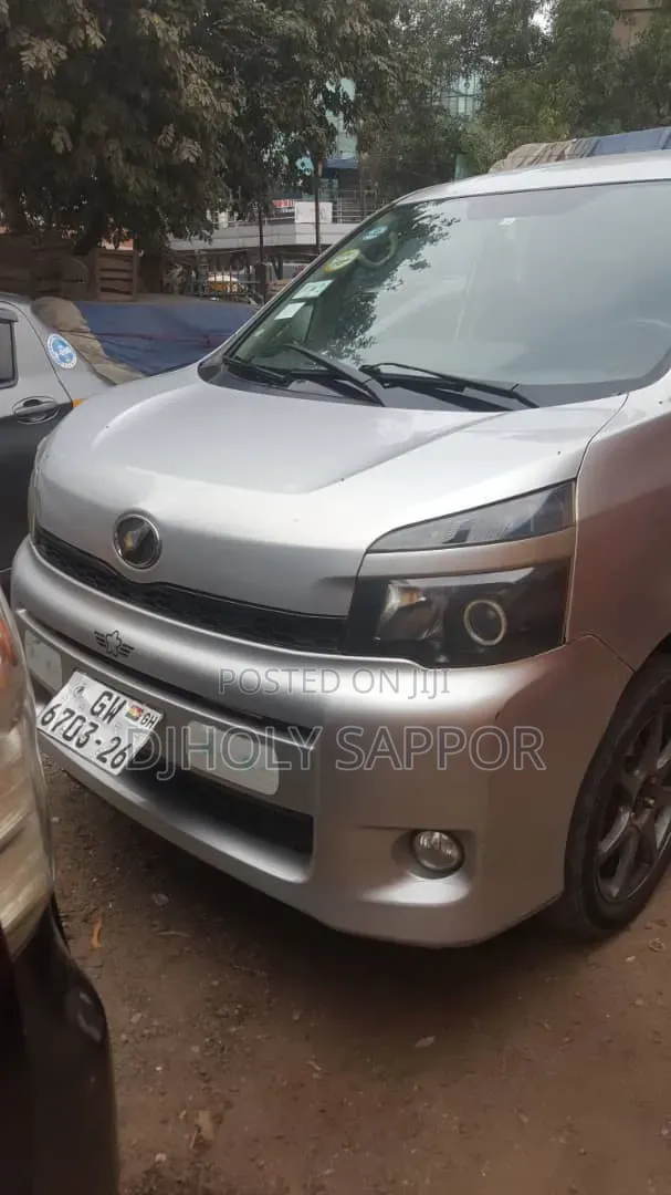 Toyota Voxy 2013 White