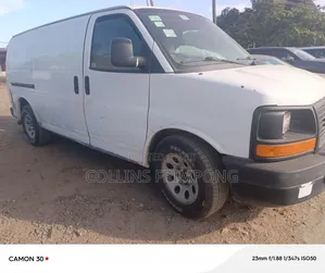 GMC Savana 2012 White