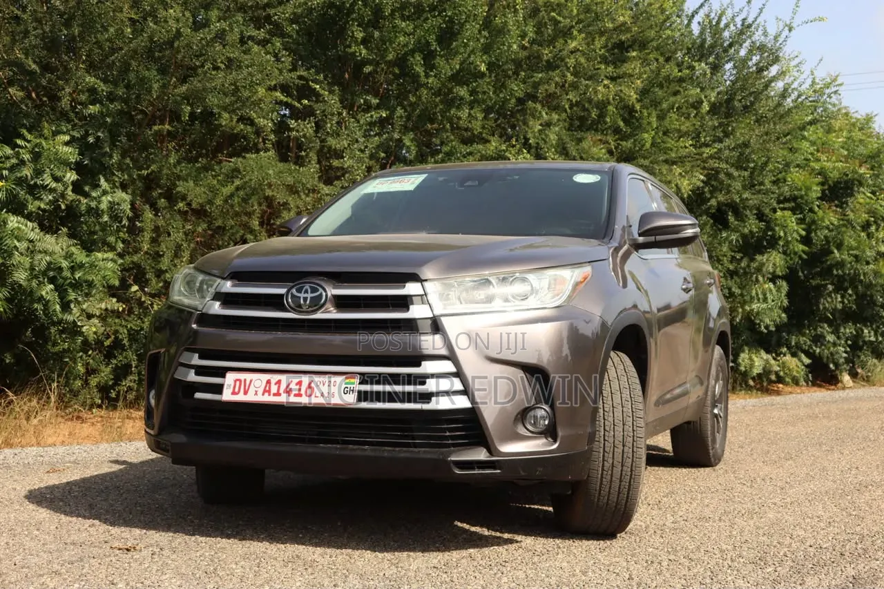Toyota Highlander LE 2019 Gray