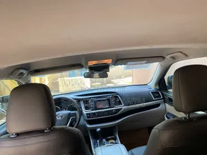 Toyota Highlander LE 2019 Gray