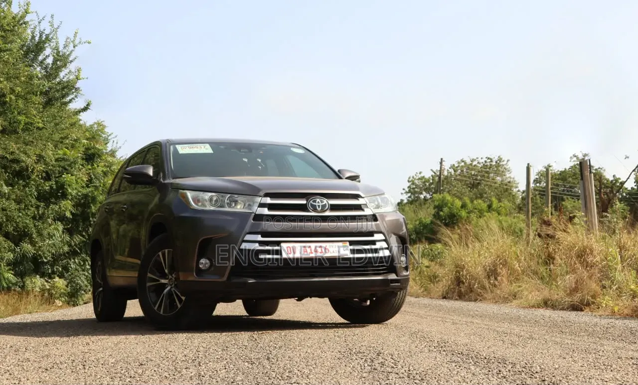 Toyota Highlander LE 2019 Gray