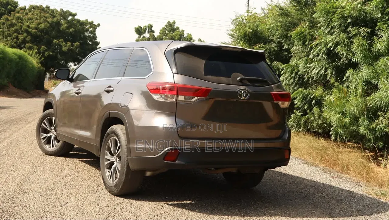 Toyota Highlander LE 2019 Gray