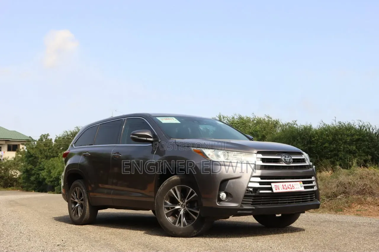 Toyota Highlander LE 2019 Gray