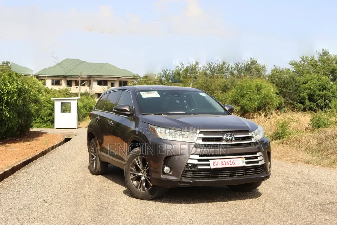 Toyota Highlander LE 2019 Gray