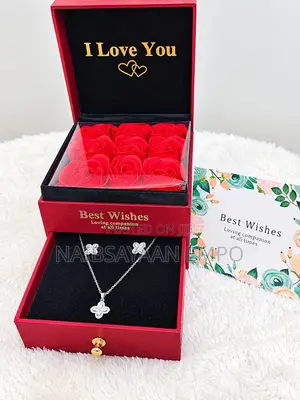 Light Luxury Jewelry in Box of Love and Roses
