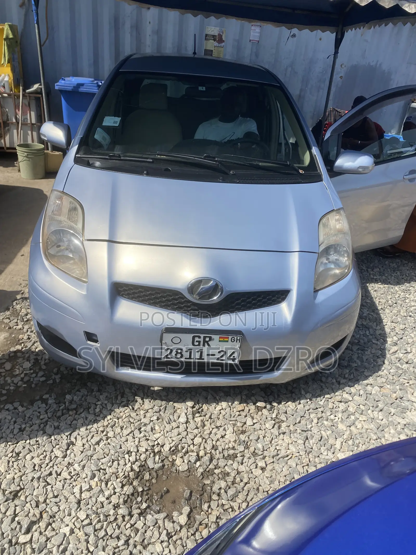 Toyota Vitz 2010 Silver
