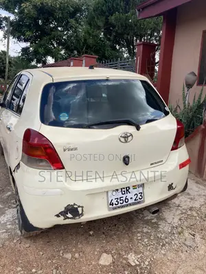 Toyota Vitz 1.3 AWD 3dr 2010 Off white