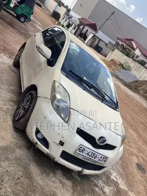 Toyota Vitz 1.3 AWD 3dr 2010 Off white
