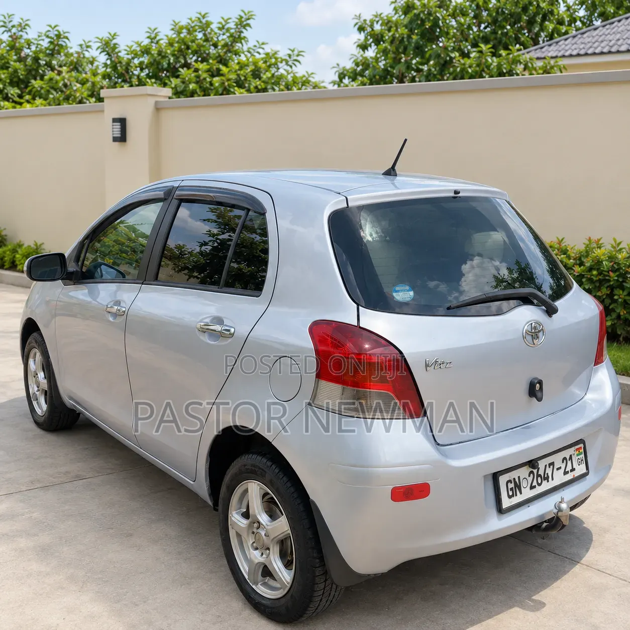 Toyota Vitz 2010 Silver