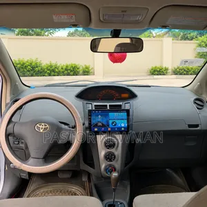 Toyota Vitz 2010 Silver
