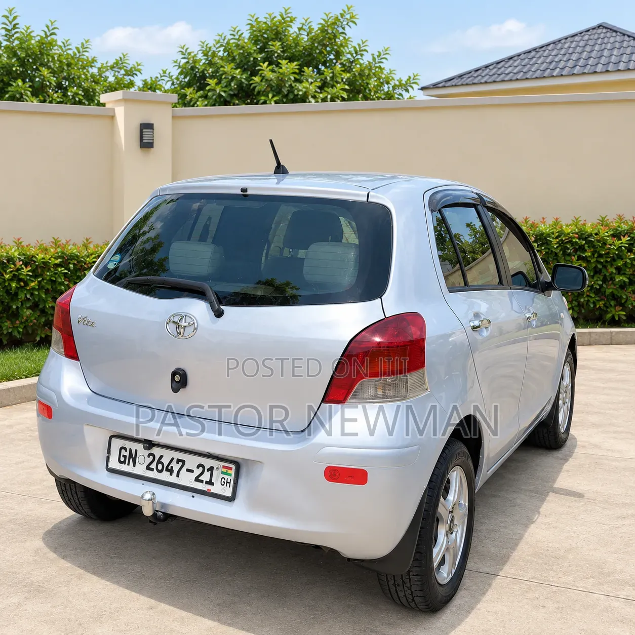 Toyota Vitz 2010 Silver