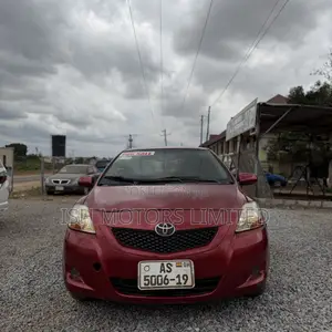 Toyota Yaris Base Sedan 4dr 2010 Red