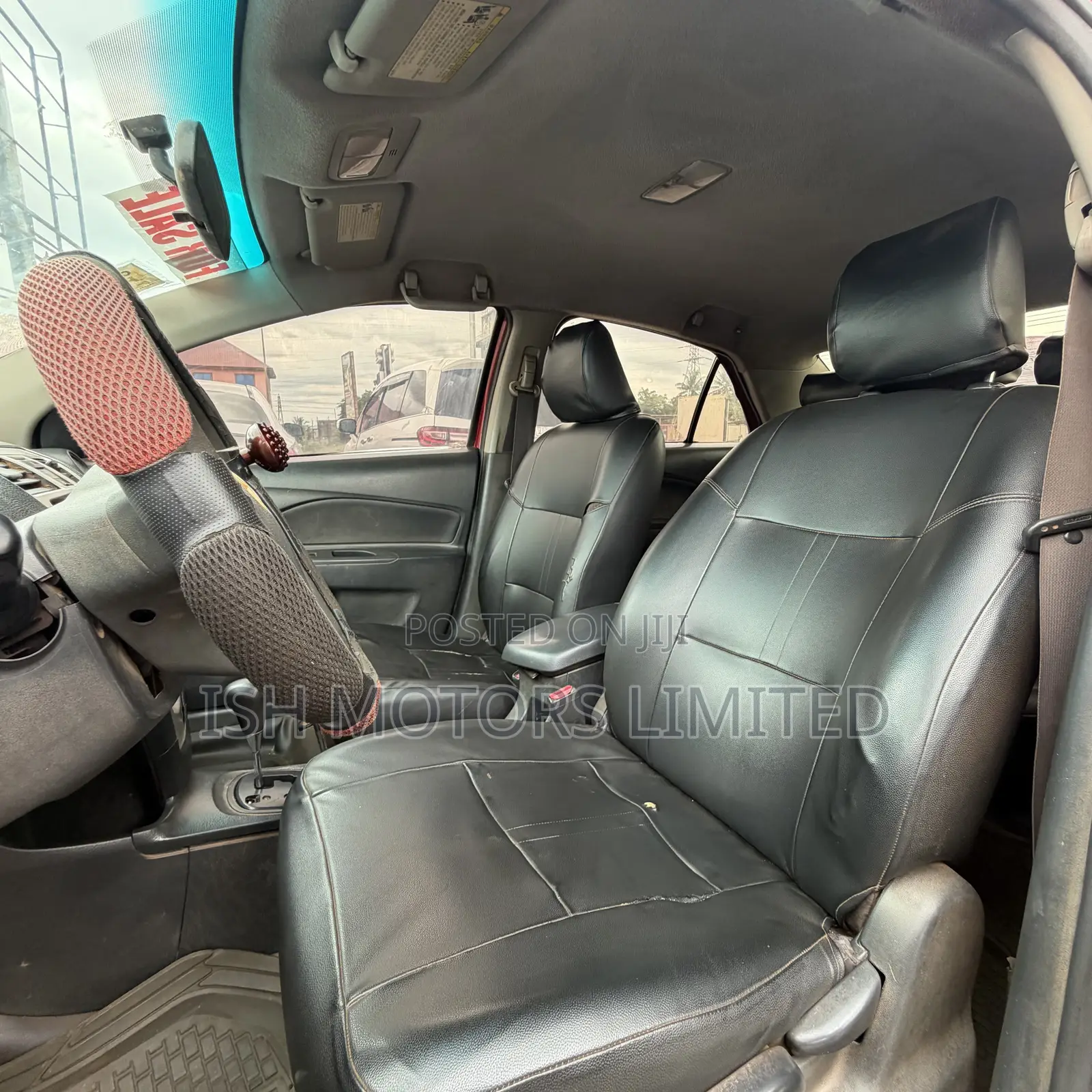 Toyota Yaris Base Sedan 4dr 2010 Red