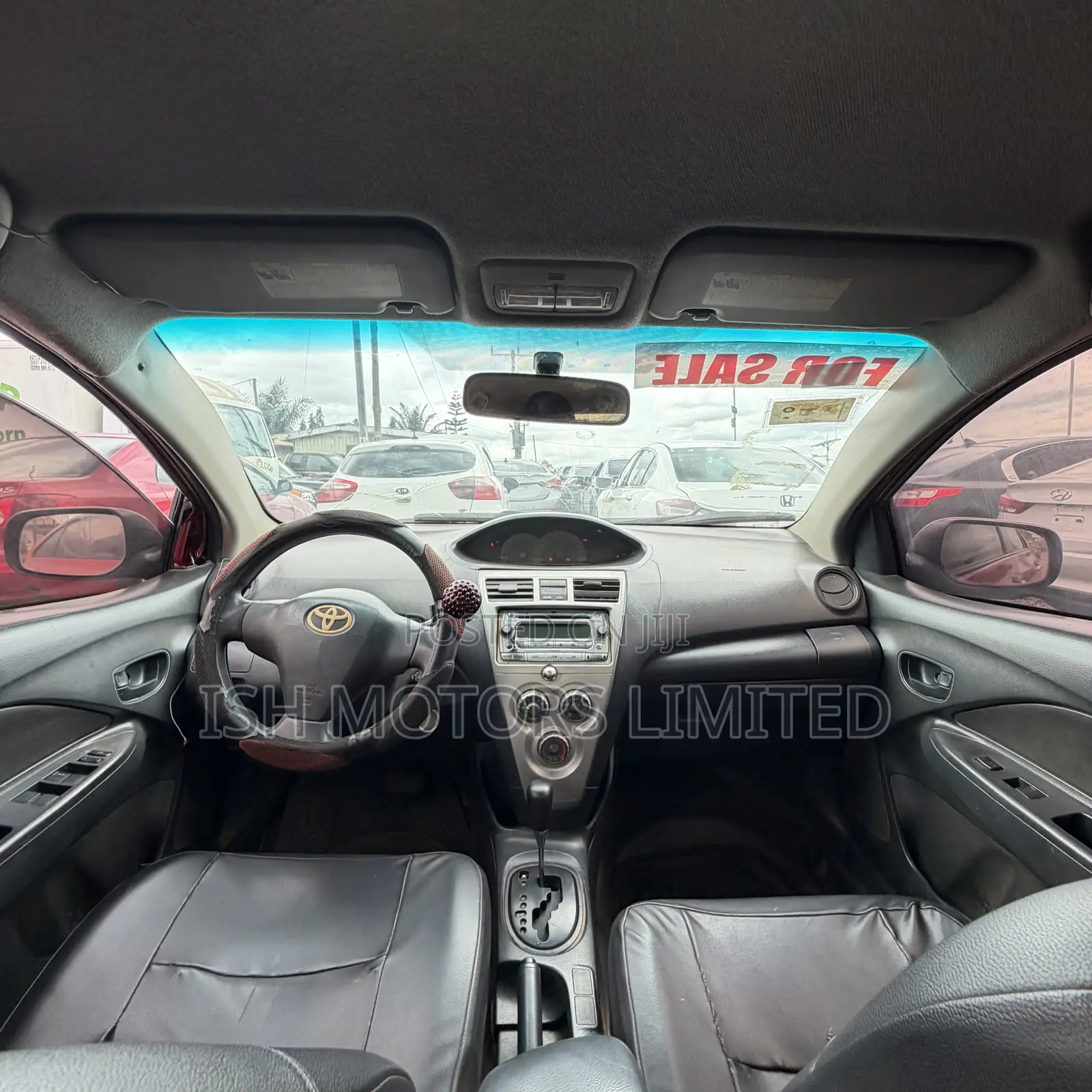 Toyota Yaris Base Sedan 4dr 2010 Red