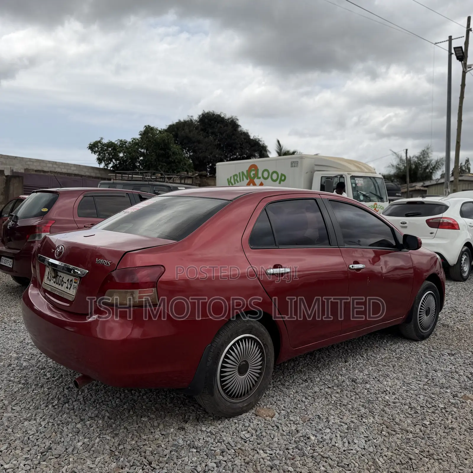 Toyota Yaris Base Sedan 4dr 2010 Red