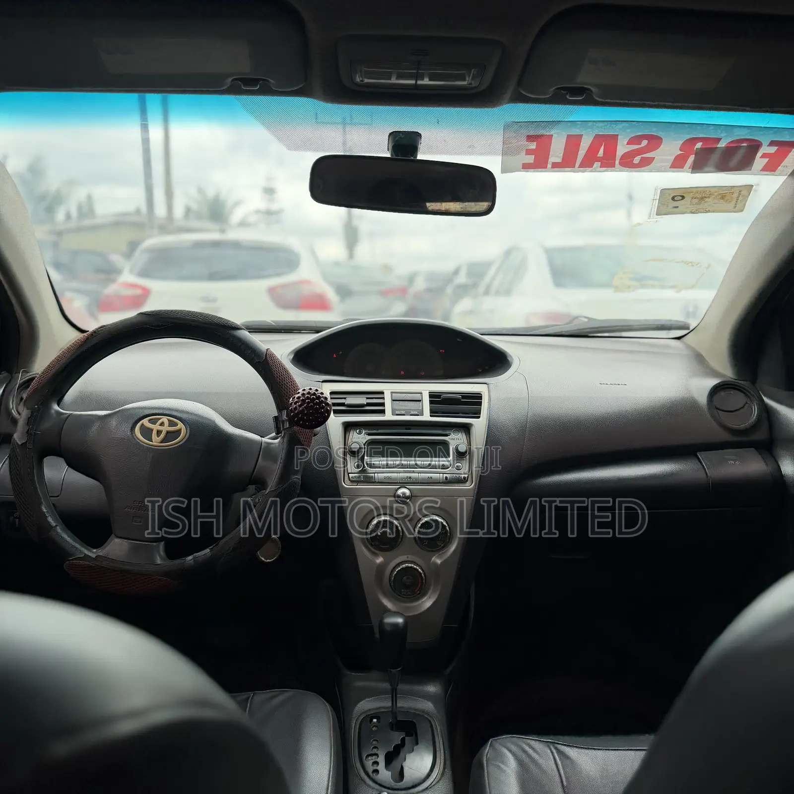 Toyota Yaris Base Sedan 4dr 2010 Red