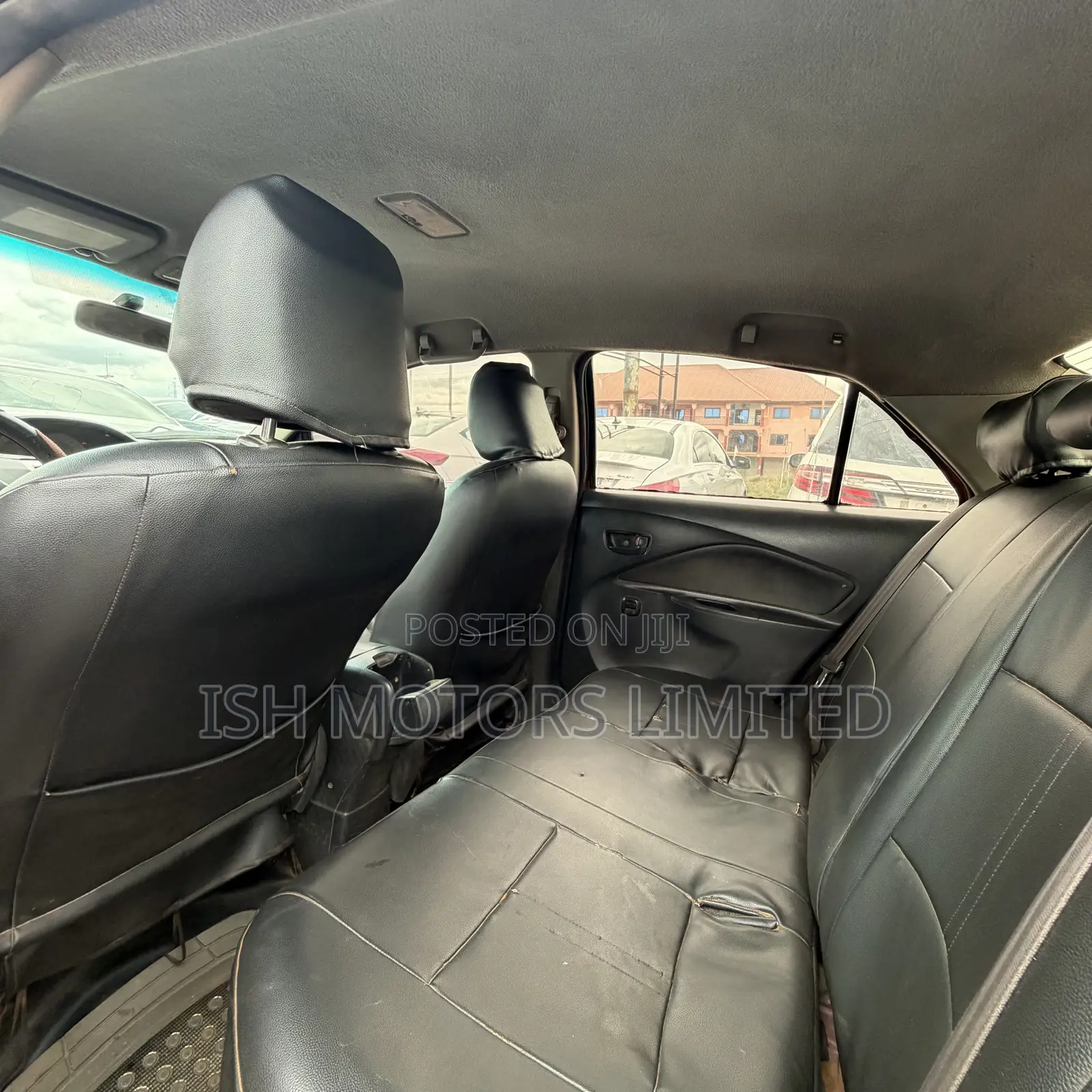 Toyota Yaris Base Sedan 4dr 2010 Red