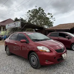 Toyota Yaris Base Sedan 4dr 2010 Red