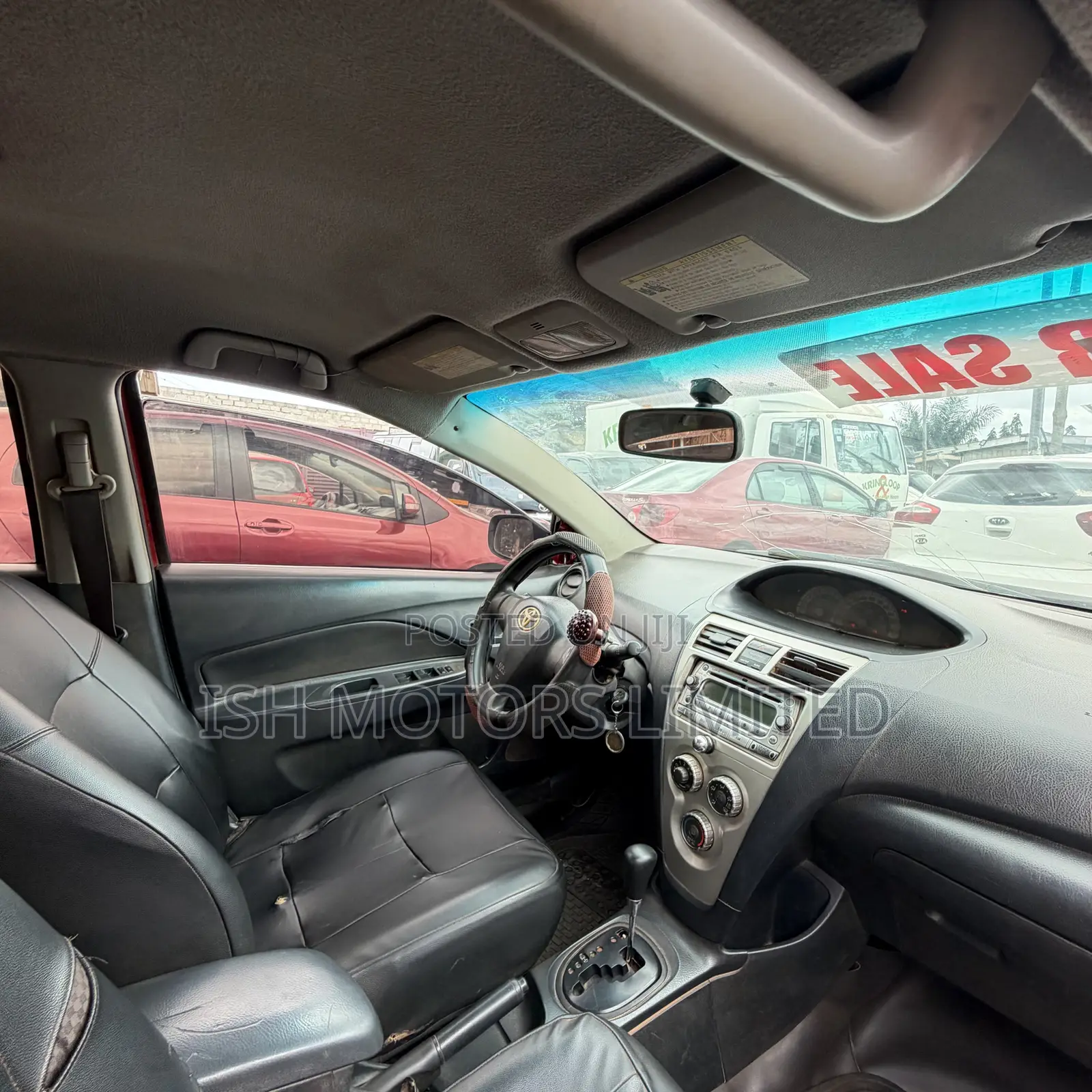 Toyota Yaris Base Sedan 4dr 2010 Red