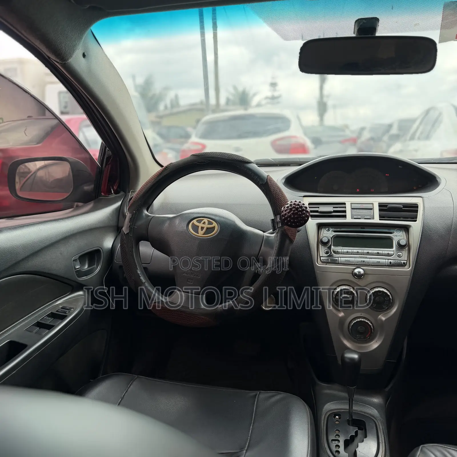 Toyota Yaris Base Sedan 4dr 2010 Red
