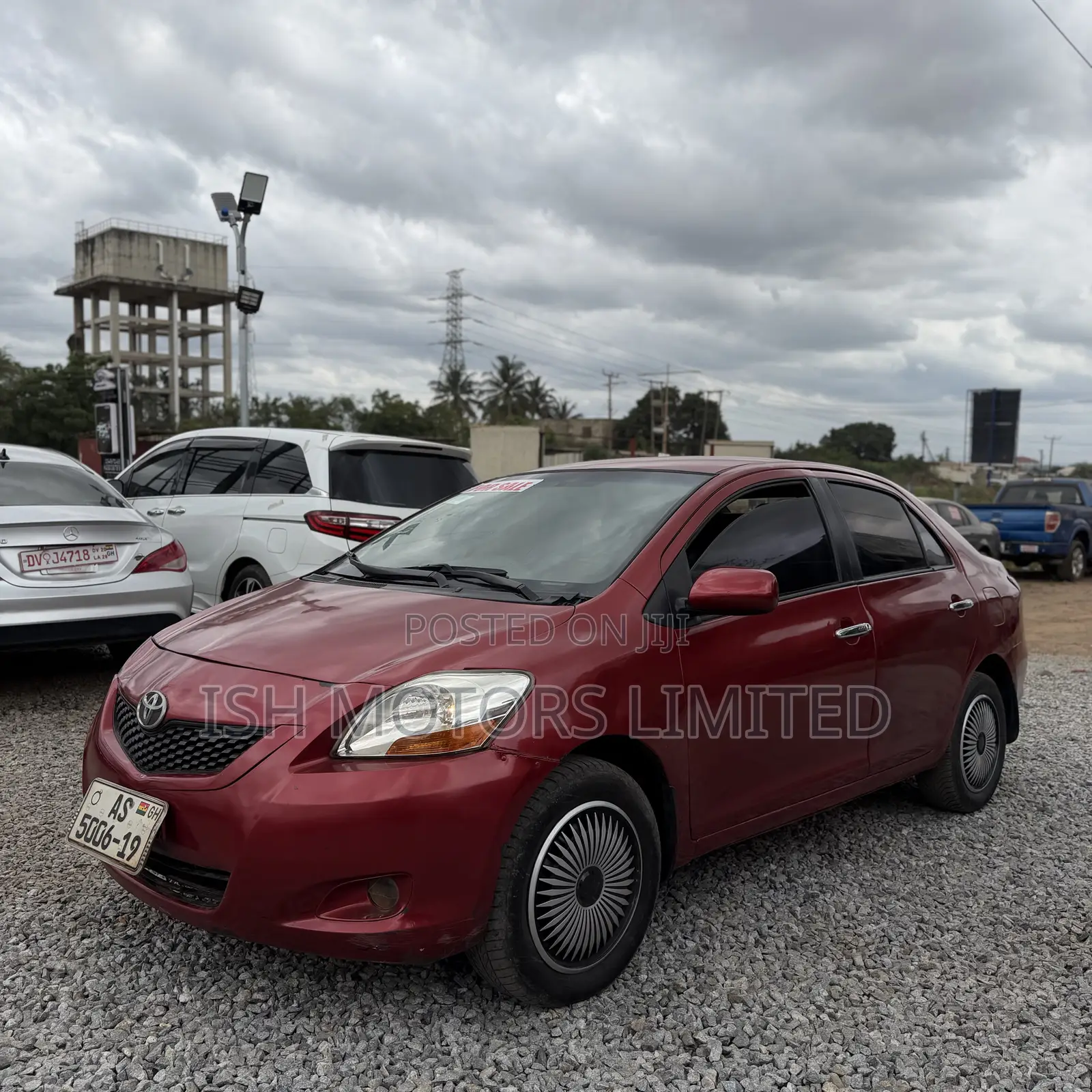 Toyota Yaris Base Sedan 4dr 2010 Red