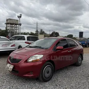 Toyota Yaris Base Sedan 4dr 2010 Red