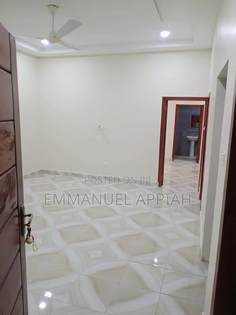 1bdrm Room & Parlour in Amasaman 3 Junction, Accra Metropolitan