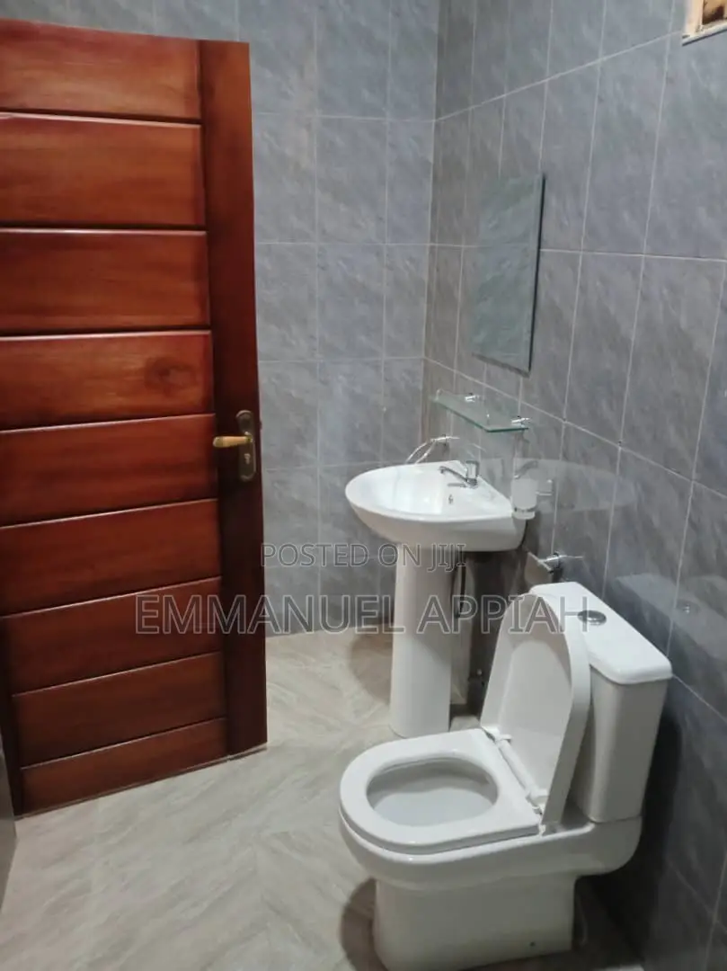 1bdrm Room & Parlour in Amasaman 3 Junction, Accra Metropolitan