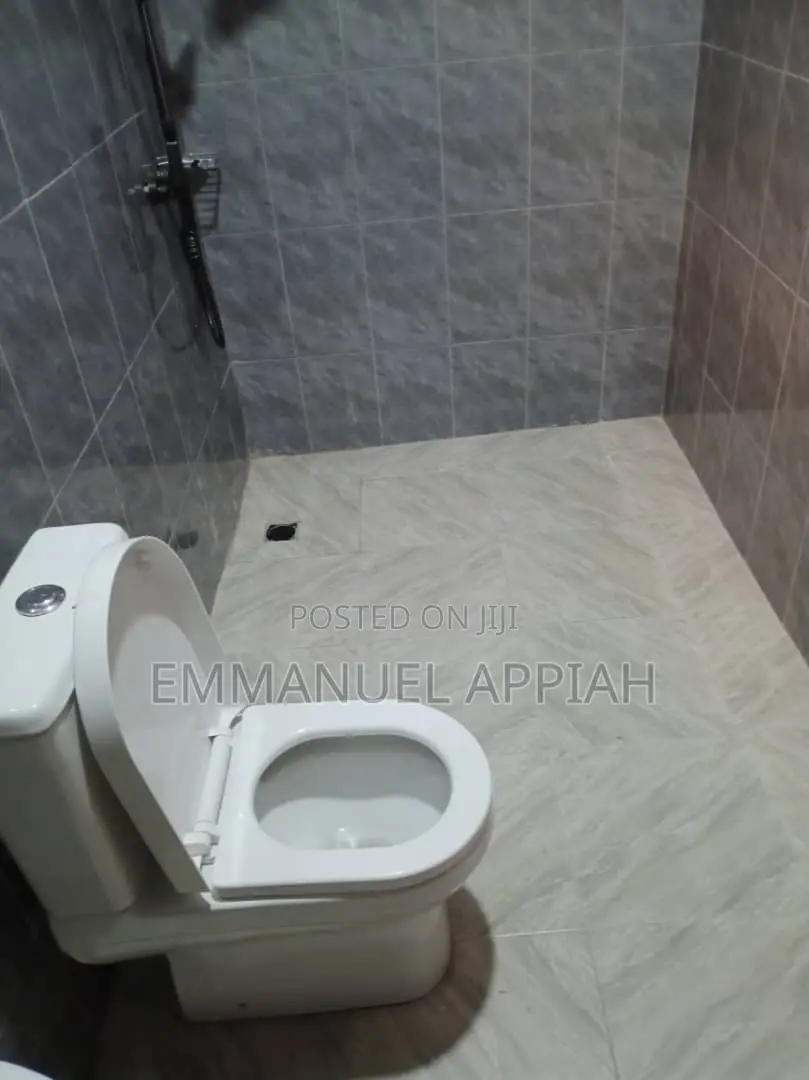 1bdrm Room & Parlour in Amasaman 3 Junction, Accra Metropolitan