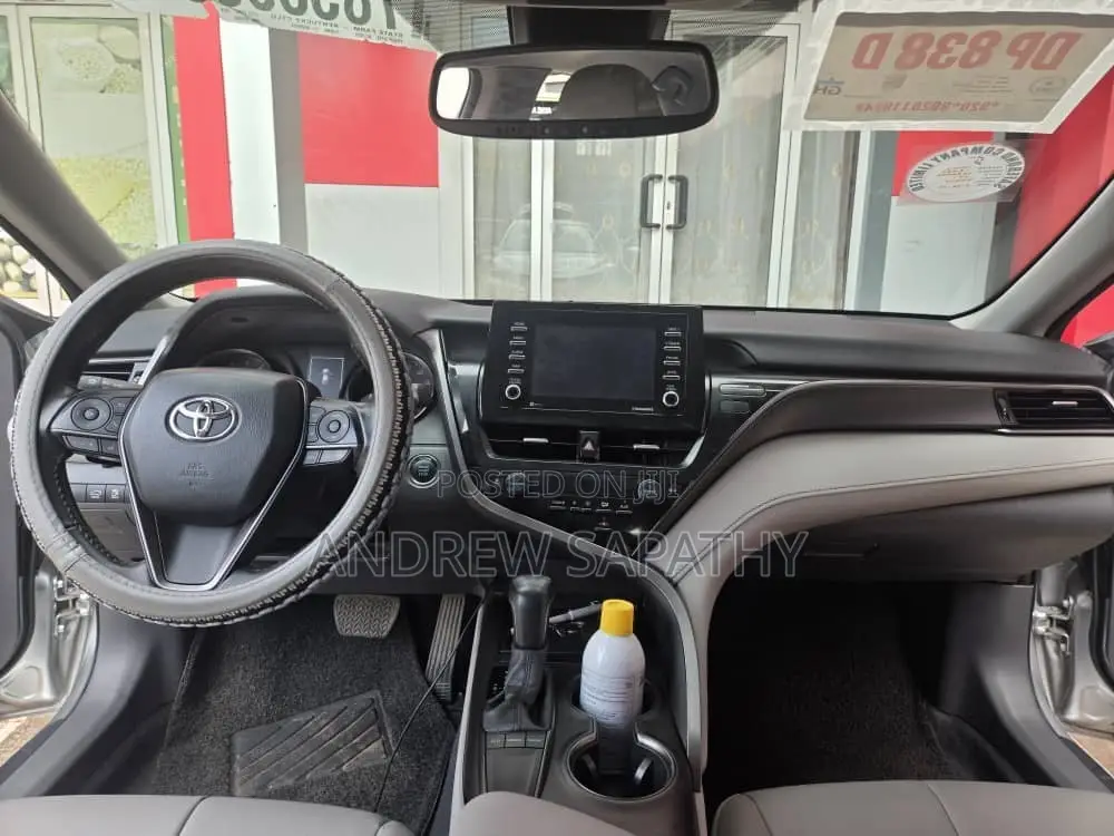 Toyota Camry SE 2022 Silver