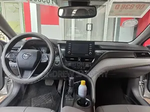 Toyota Camry SE 2022 Silver
