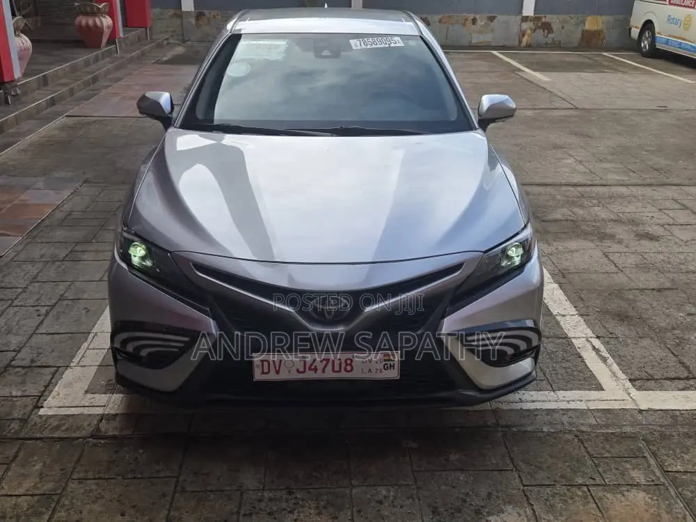 Toyota Camry SE 2022 Silver