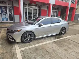 Toyota Camry SE 2022 Silver