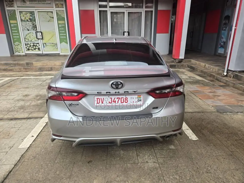 Toyota Camry SE 2022 Silver