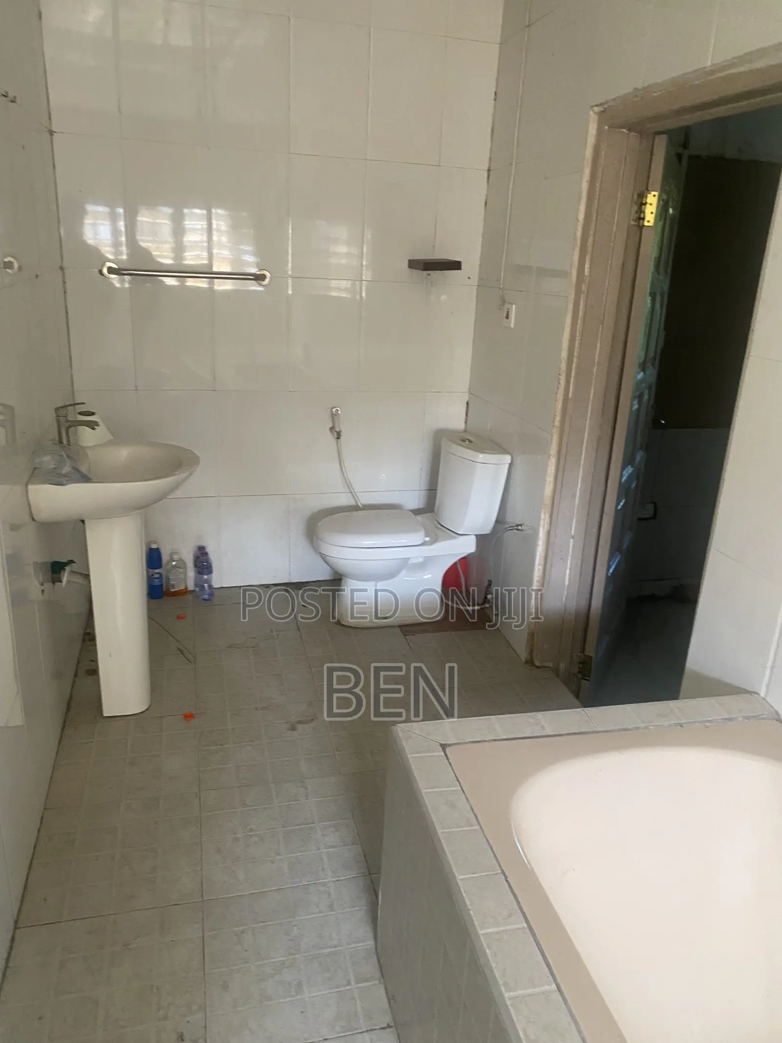 3bdrm Apartment in Dzorwulu for rent