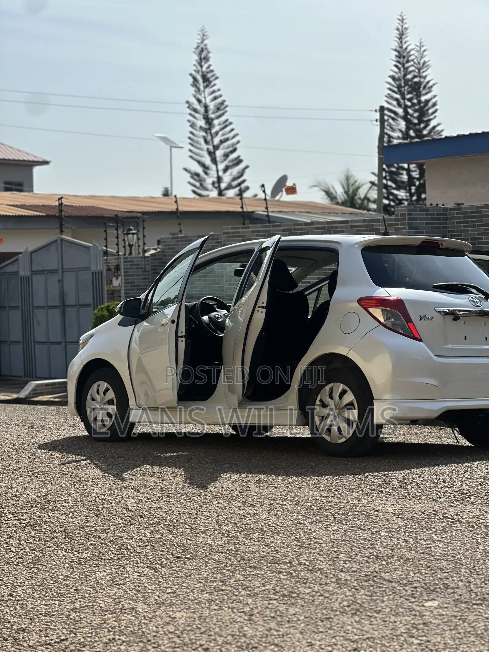 Toyota Vitz 1.3 FWD 5dr 2014 White