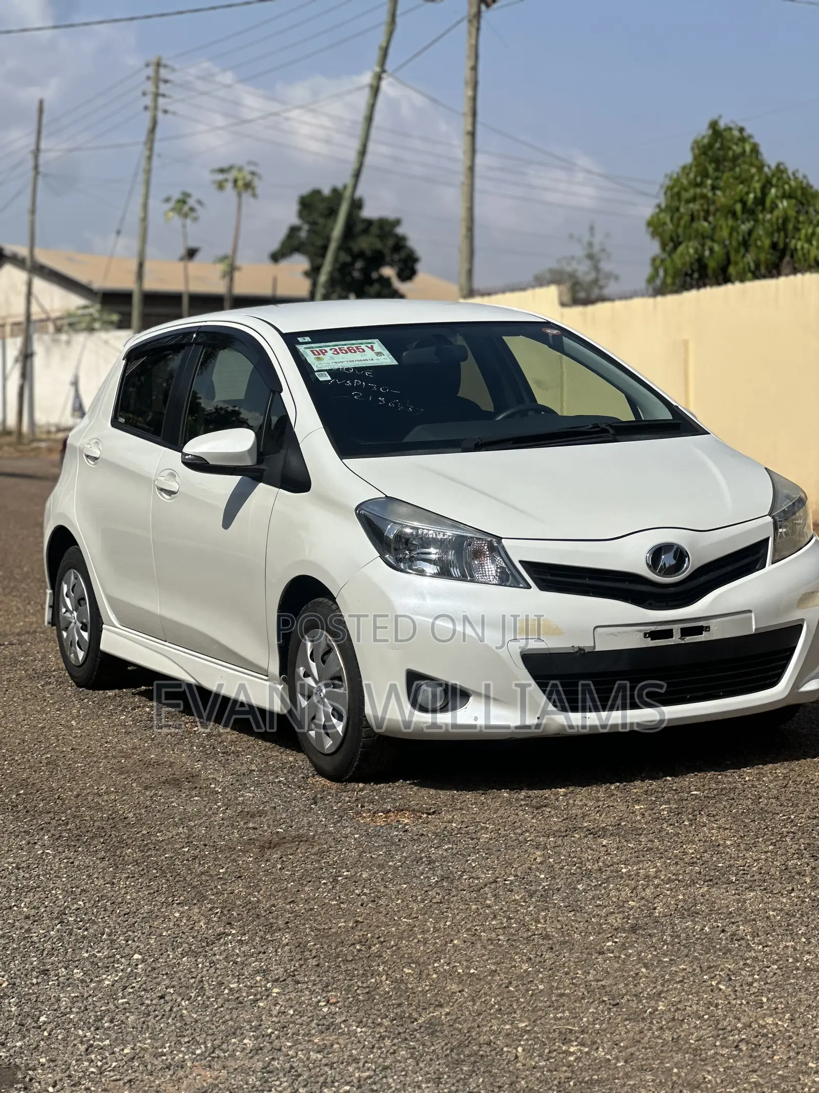Toyota Vitz 1.3 FWD 5dr 2014 White